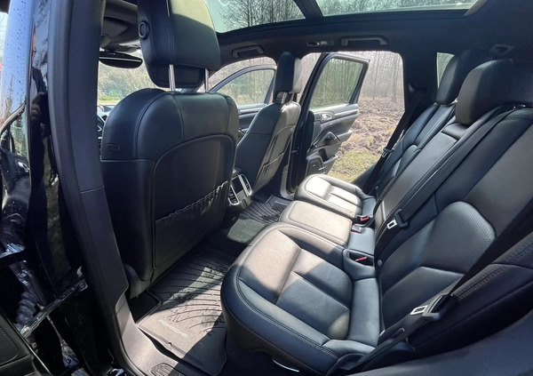 Porsche Cayenne cena 160000 przebieg: 190000, rok produkcji 2016 z Grudziądz małe 781